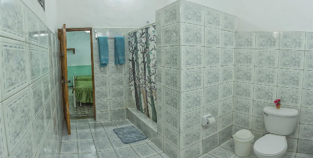 'Bano 1' Casas particulares are an alternative to hotels in Cuba.